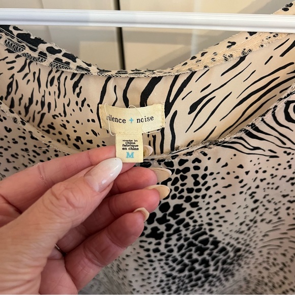 Urban Outfitters Black and White Cheetah/Zebra Print Blouse, Size M - Picture 4 of 6